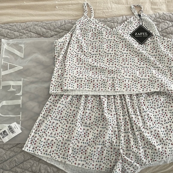 Sleep set - Picture 1 of 5